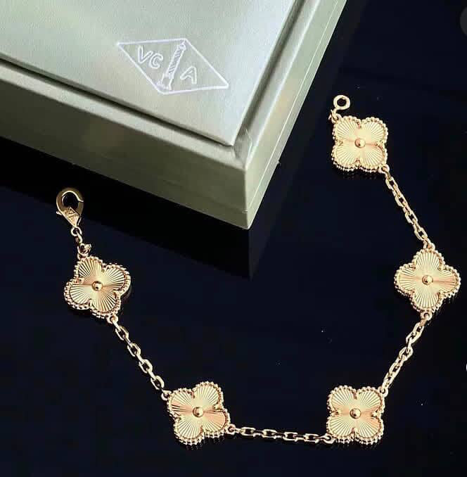 Van Cleef & Arpels Alhambra Onyx Clover Set Necklace Bracelet Earrings